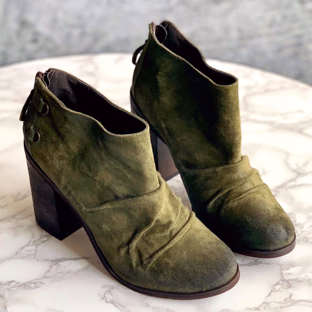 BOUTIQUE 9 Dark Olive Green Suede Boots SIZE 7M BNIB